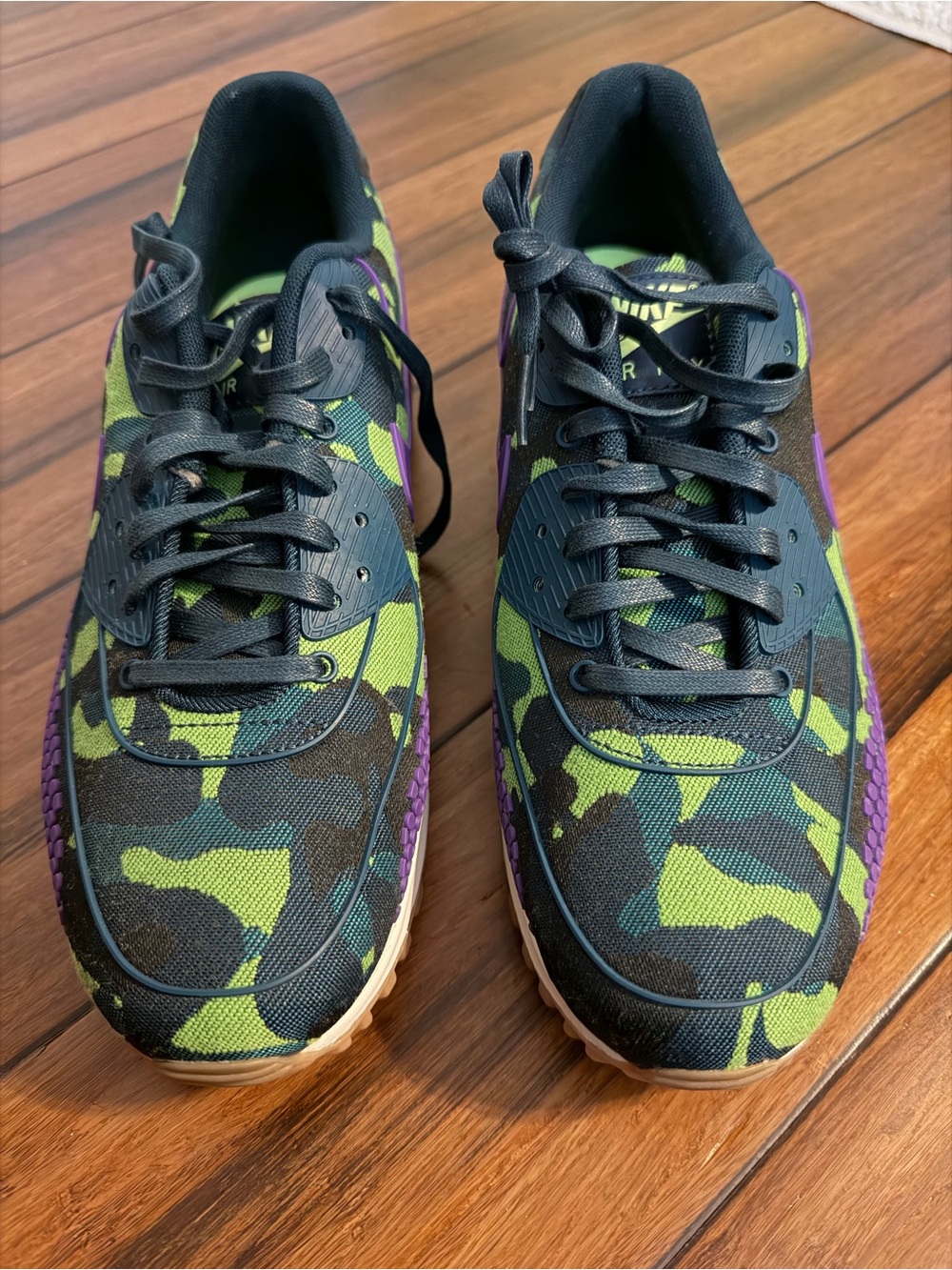 Nike women’s air max 90 like new Camo Pattern Sneakers in Black, Green & Purple